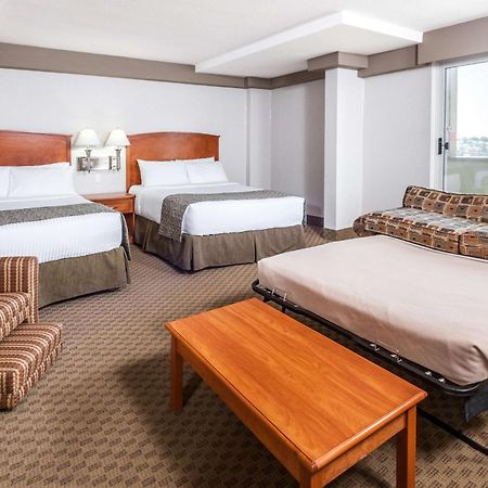 Ramada By Wyndham Edmonton South Hotell Eksteriør bilde
