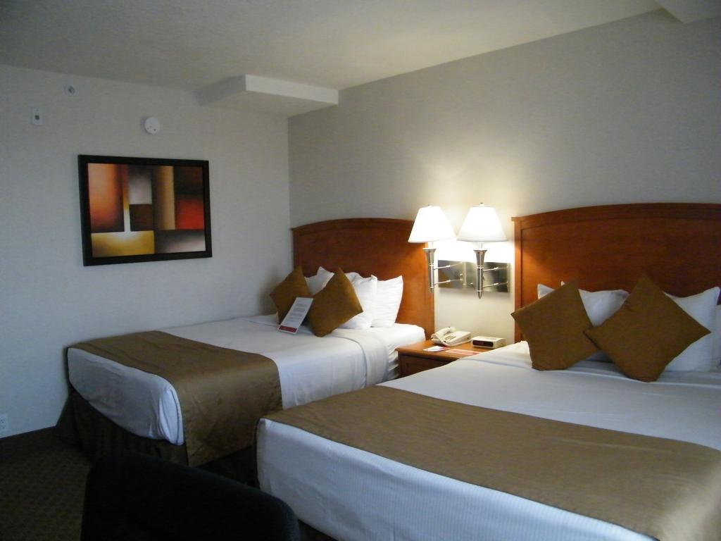 Ramada By Wyndham Edmonton South Hotell Rom bilde