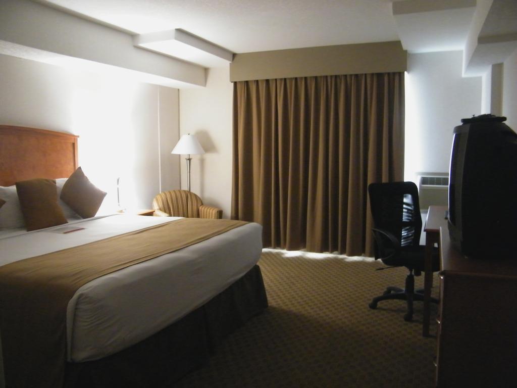 Ramada By Wyndham Edmonton South Hotell Rom bilde