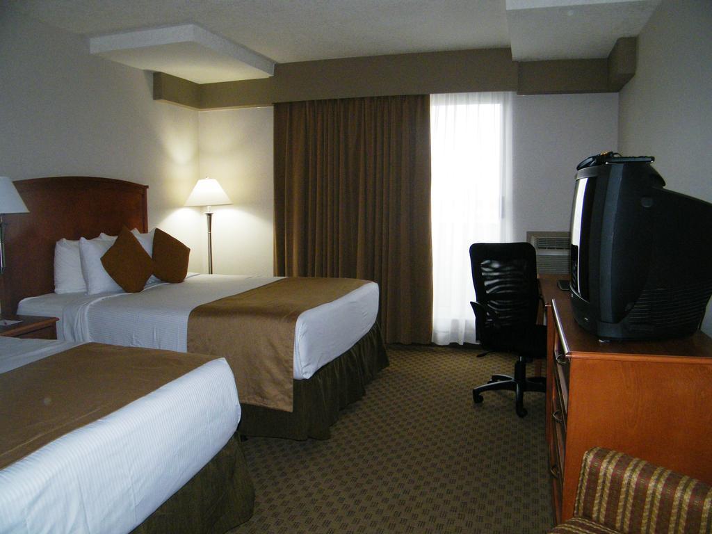 Ramada By Wyndham Edmonton South Hotell Rom bilde