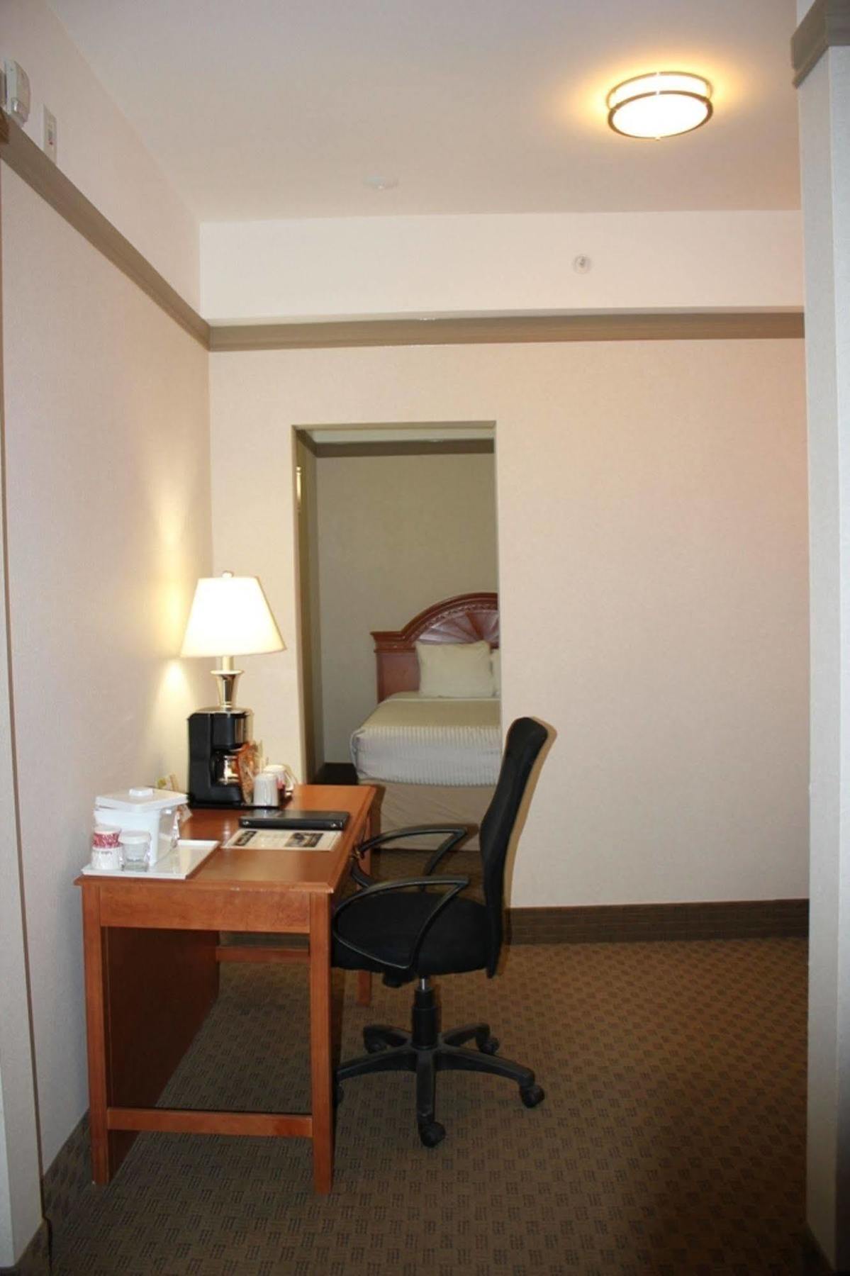 Ramada By Wyndham Edmonton South Hotell Eksteriør bilde