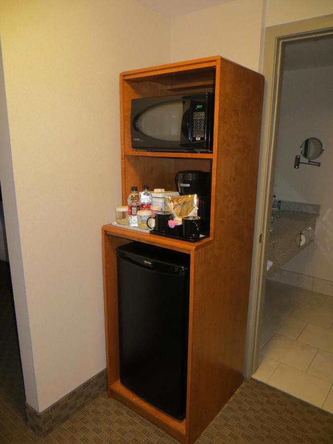 Ramada By Wyndham Edmonton South Hotell Rom bilde