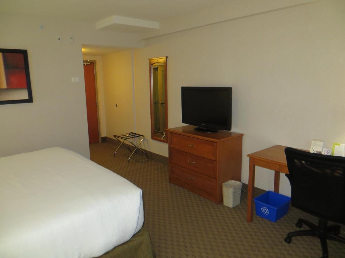 Ramada By Wyndham Edmonton South Hotell Rom bilde